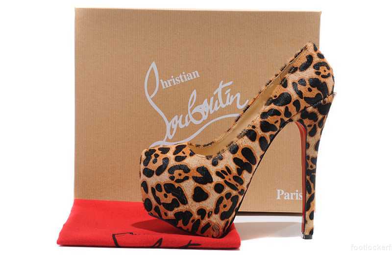 christian louboutin spiked platform pumps pascher mode christian louboutin chaussures pas cher mode
